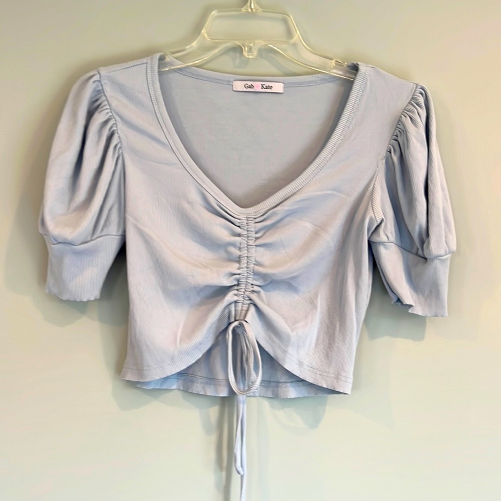 Crop top with front ruching. EUC.